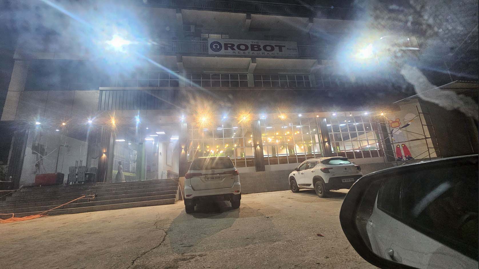 Mandi Robot Hotel