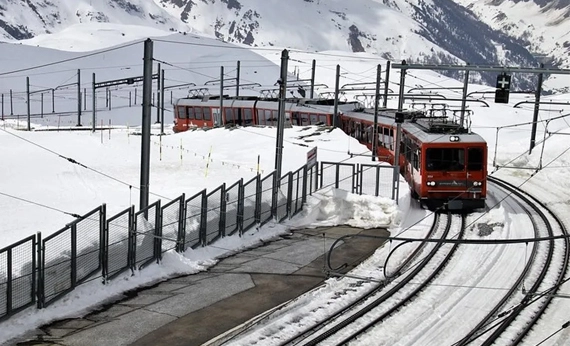 How to Reach Manali by Train